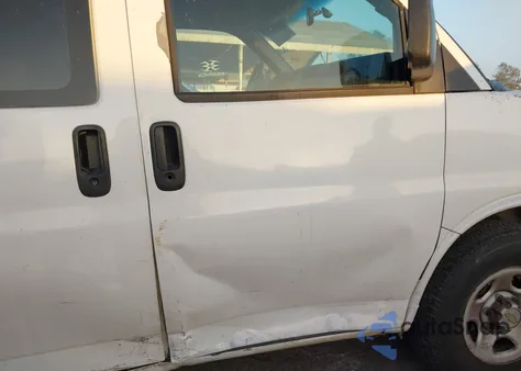 2004 Chevrolet Express from USA, damaged, VIN 1GCFG15X941181083